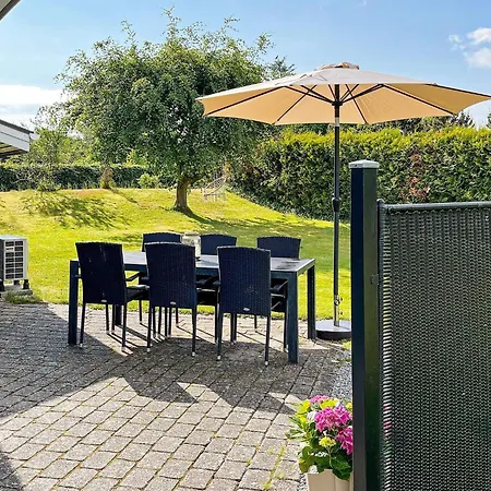 6 Person In * Hadsund