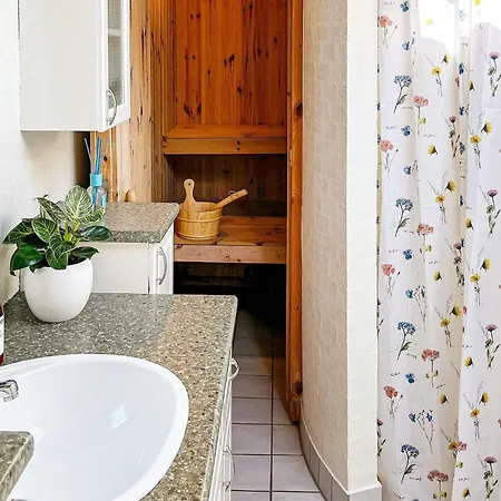 6 Person In * Hadsund